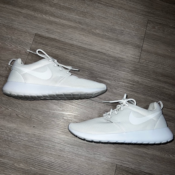 Lightly Worn White Women’s Nike Roshe Size 8 - Picture 1 of 4